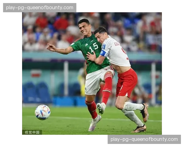 前德甲金靴、波兰前锋莱万多夫斯基现身安联球场观战